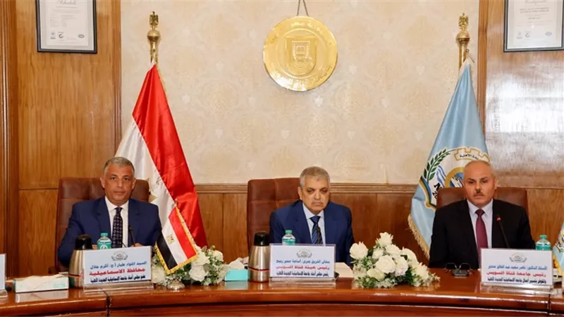الجامعة الأهلية تدعم التعاون المجتمعي وتفصل كليتي الألسن والتجارة