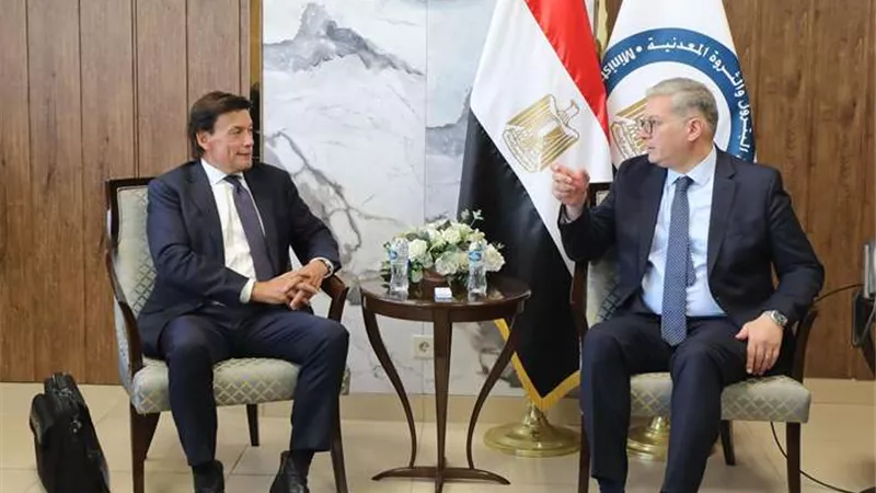 وزير البترول يثمن جهود 