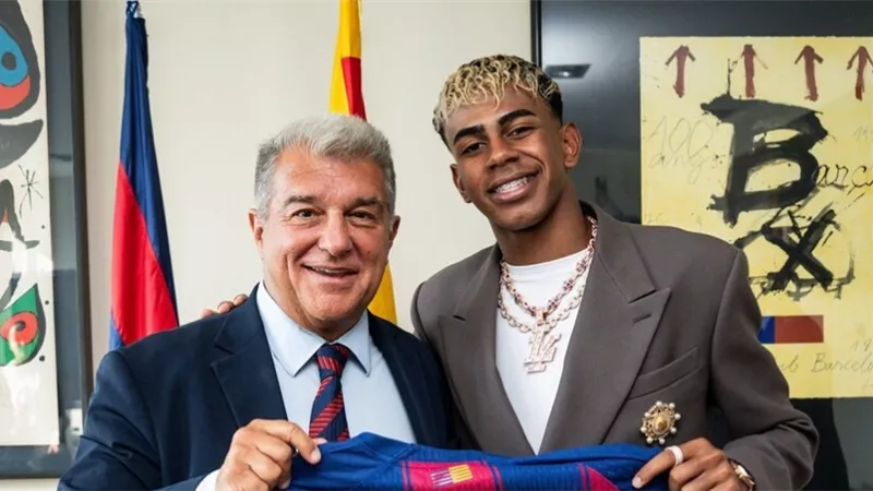 ماذا قال لامين جمال بعد تجديد عقده مع برشلونه