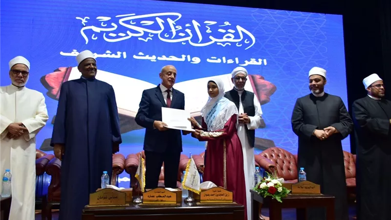 محافظ الأقصر يكرم الفائزين في مسابقة مؤسسة على العديسى..صور