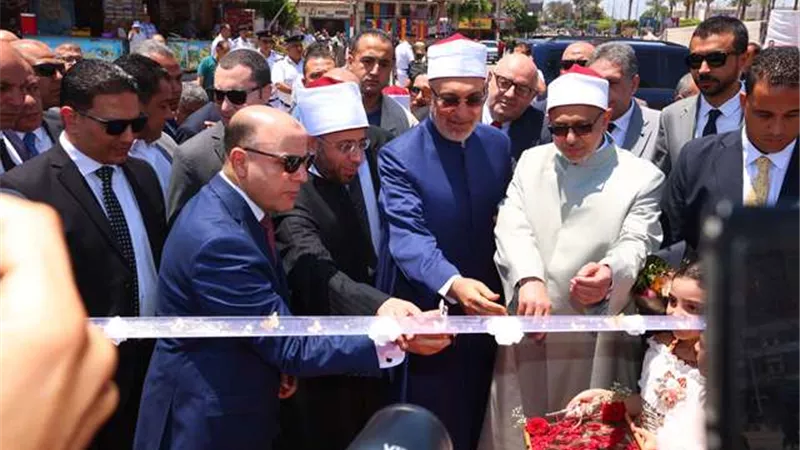 وزير الأوقاف ومحافظ كفرالشيخ يفتتحان تطوير ميدان مسجد الدسوقى