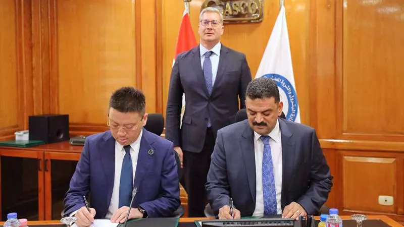 وزير البترول يشهد توقيع مذكرة تفاهم بين الهيئة المصرية و