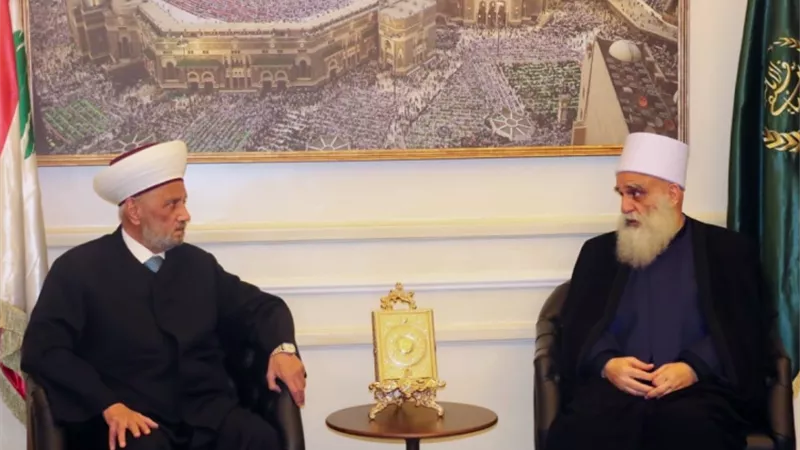 شيخ عقل الدروز ومفتي لبنان يدعوان لدرء الفتنة ووقف العنف في السويداء