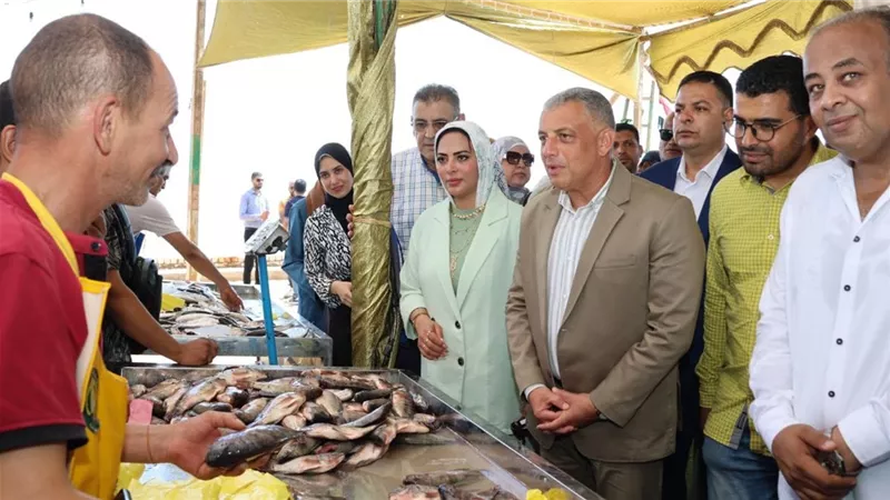 محافظ الإسماعيلية:المواطن المستفيد الأول من المبادرات الغذائية
