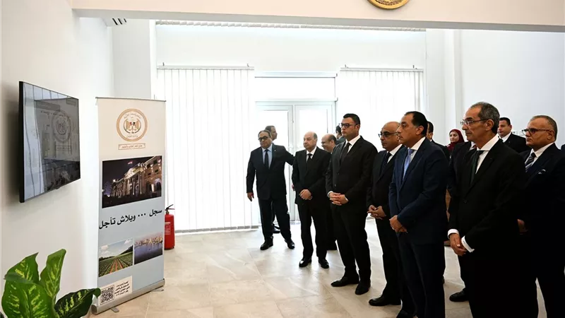 رئيس الوزراء يفتتح مجمع الشهر العقارى والتوثيق بالعلمين الجديدة