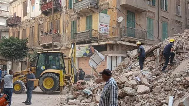 مسئولو حي شبرا: أرسلنا إنذار بالإخلاء للسكان ولم ينفذوا
