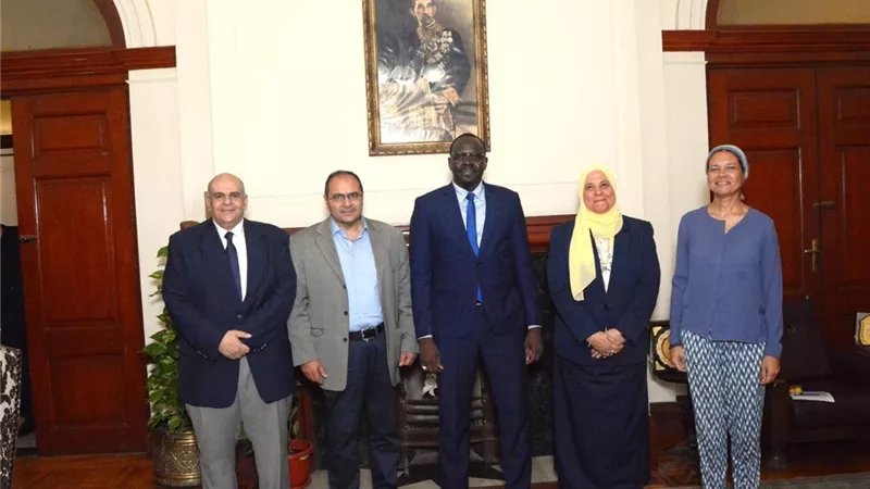 قصر العيني يستقبل المستشار الثاني لسفارة السنغال