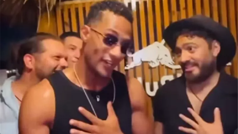 تامر حسني ومحمد رمضان يهديان الكينج بمقطع 