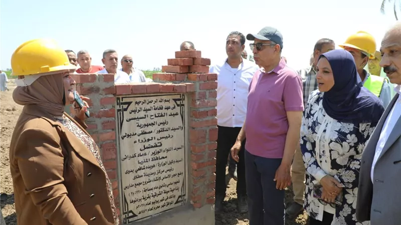 محافظ المنيا يضع حجر الأساس لمجمع تعليمي يخدم القرى