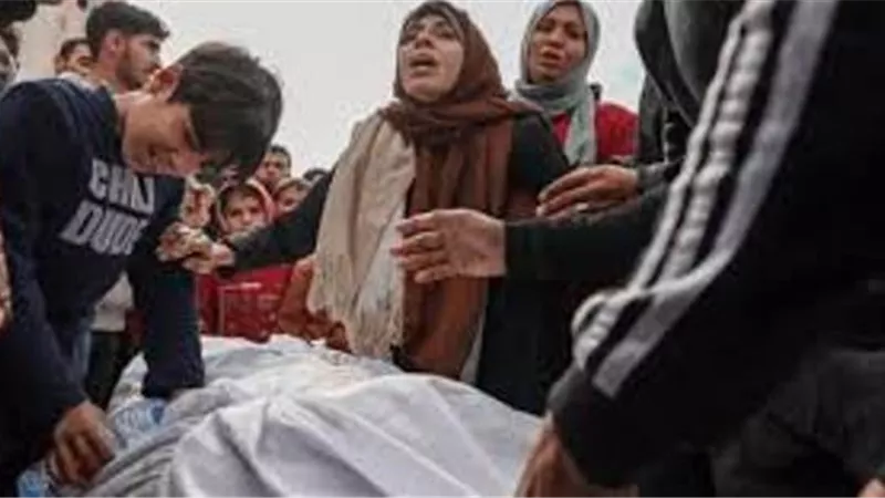 مقتل 60 فلسطينيا بينهم 35 من طالبي المساعدات بغزة