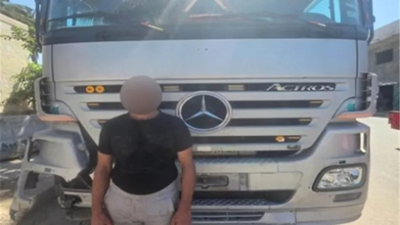 ضبط سائق النقل المتهم بالاصطدام بتاكسى وتحطيمه بالإسكندرية