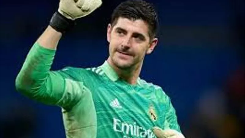 ريال مدريد يُجدد عقد كورتوا حتى صيف 2027