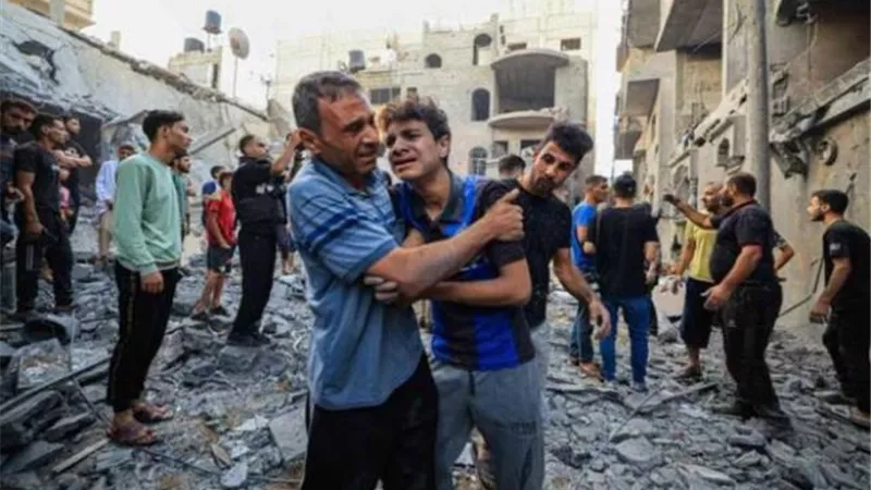 مصادر طبية: 67 شهيدا بنيران جيش الاحتلال في غزة منذ فجر اليوم بينهم 63 من منتظري المساعدات