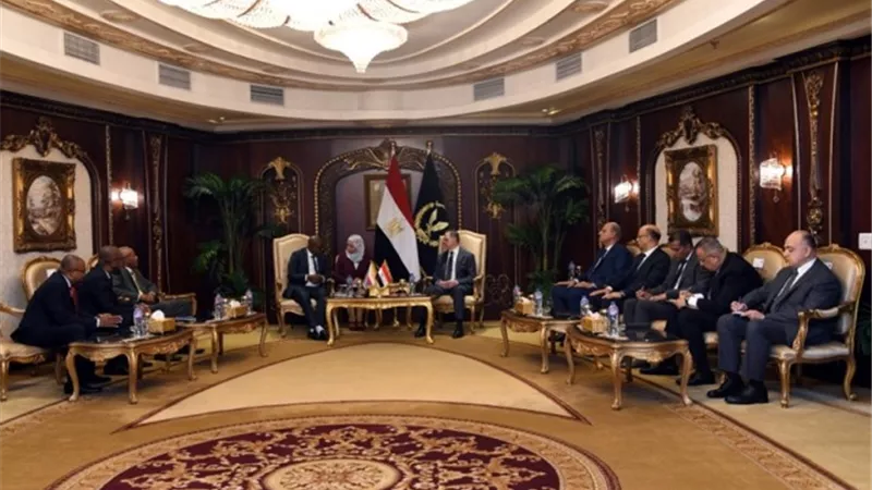 وزير الداخلية يستقبل نظيره بجمهورية القُمر المُتحدة