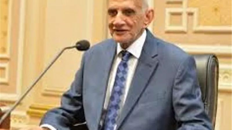 النائب خالد خلف الله لعناصر 
