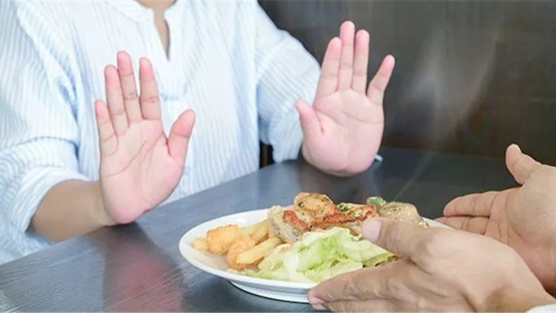 خطوات لخداع العقل تساعد فى تقليل تناول الطعام