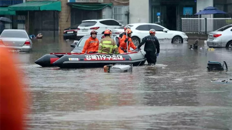 كوريا الجنوبية.. مصرع 14 شخصا جراء أمطار وانهيارات أرضية