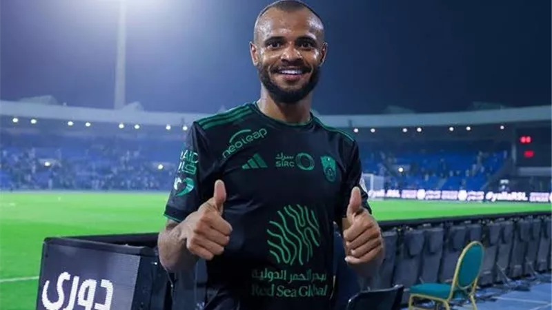 الأهلي يتفق مع نجم الفريق على تمديد عقده لمدة 4 مواسم