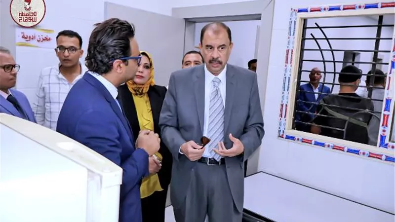 محافظ سوهاج يتفقد التشغيل التجريبي للمركز الطبي بحي الكوثر