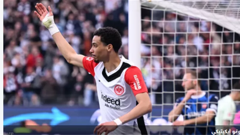 مهاجم فرانكفورت على أعتاب ليفربول.. وردود فعل غاضبة