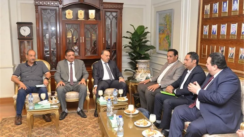 محافظ أسيوط يستقبل وفد مشروع 