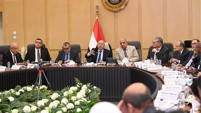 لفك التشابك..الوزير يدعو لتفعيل الشباك الواحد لإصدار التراخيص الصناعية