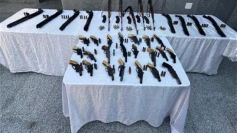 سقوط تجار الكيف والسلاح والهاربين من الأحكام بدمياط وأسوان
