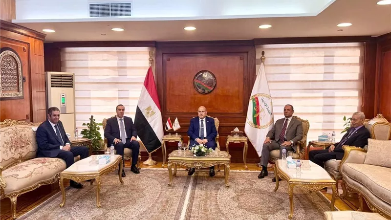 أمين عام مجلس النواب يهنئ رئيس النيابة الإدارية بمنصبه الجديد