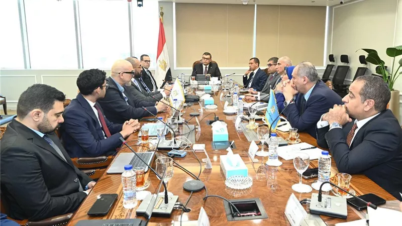 وزير الإسكان يعقد اجتماعاً بشأن تدشين منصتين لتنظيم السوق العقاري