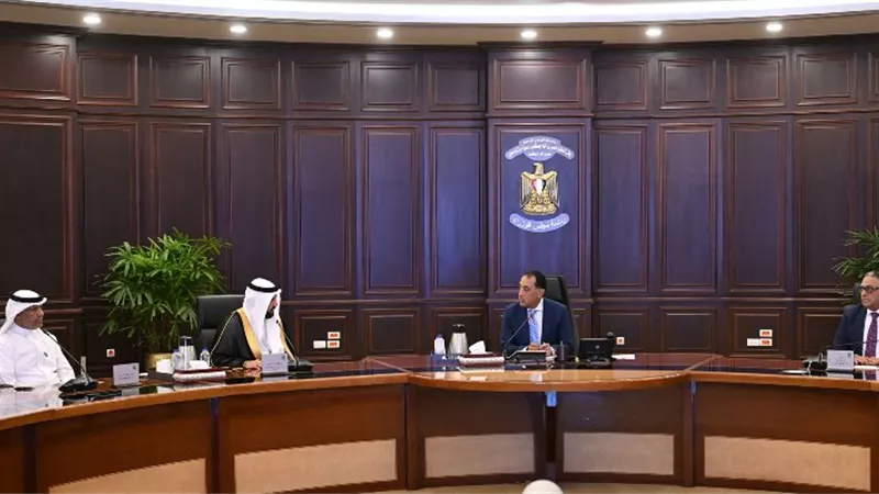 رئيس الوزراء يلتقي رئيس مجلس إدارة مجموعة 