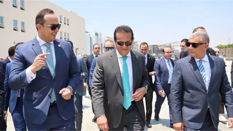 وزير الصحة يتفقد إنشاءات المركز الدولي للطب الرياضي بالإسماعيلية