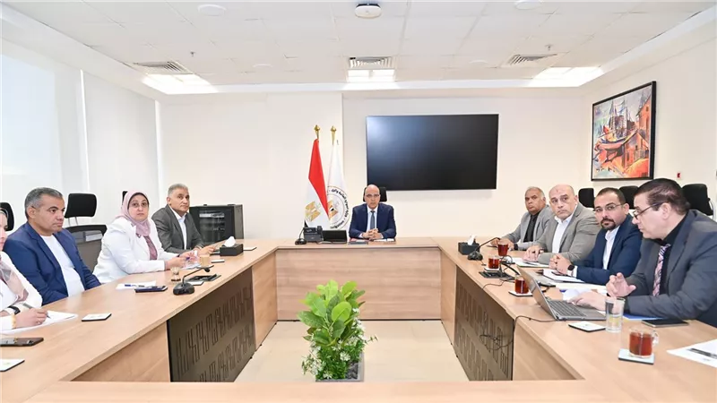 وزير الري يؤكد الأهمية الاستراتيجية للمنشآت المائية بقناطر الدلتا