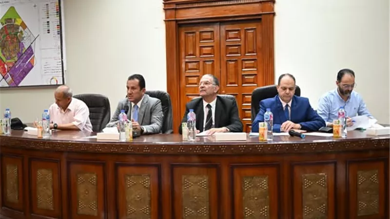 الإسكان : تخصيص حمامات سباحة وكافيتريات وبيع محال بالمنصورة والعاشر