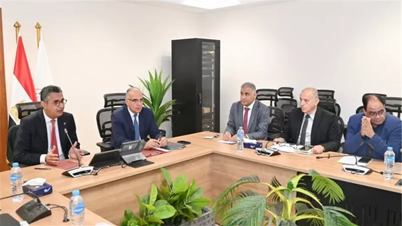 وزيرا الري والتموين يبحثان تطوير مصانع السكر بتقنيات تدوير المياه