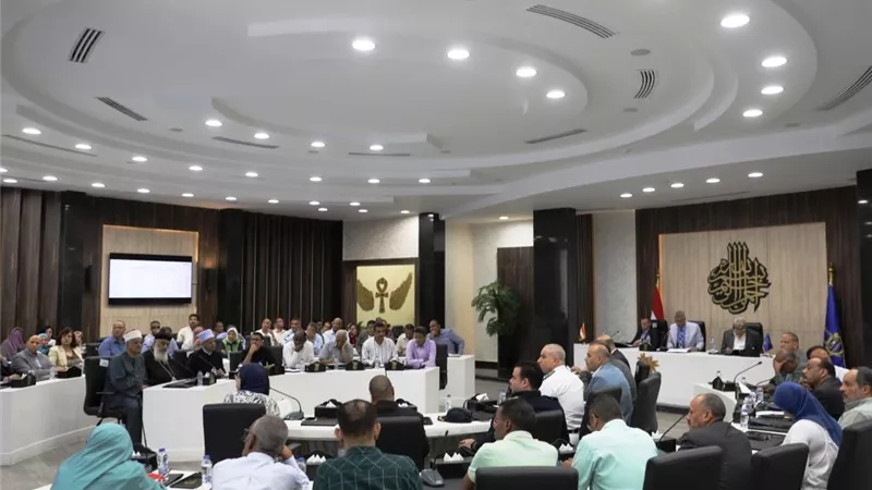 اسوان:صرف مكافأة تشجيعية بنسبة 10%للعاملين بالمحليات حالة تحقيق