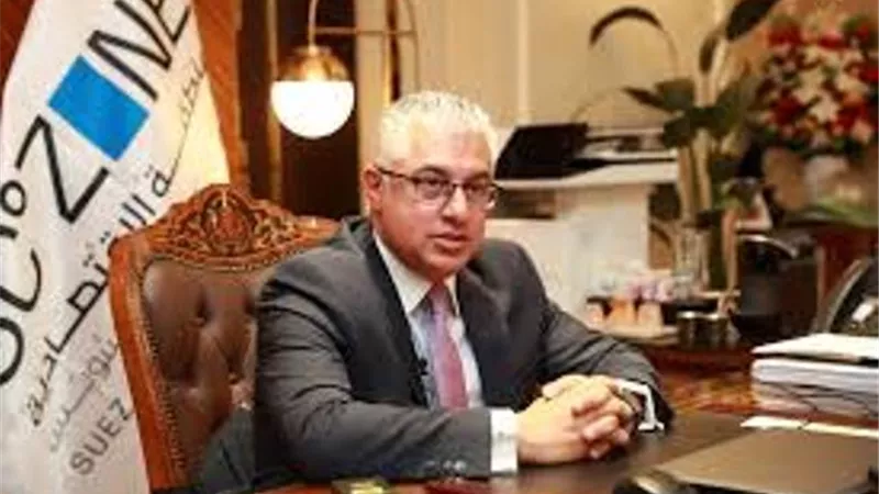 رئيس اقتصادية قناة السويس يوقع 3 عقود لمشروعات صناعية جديدة