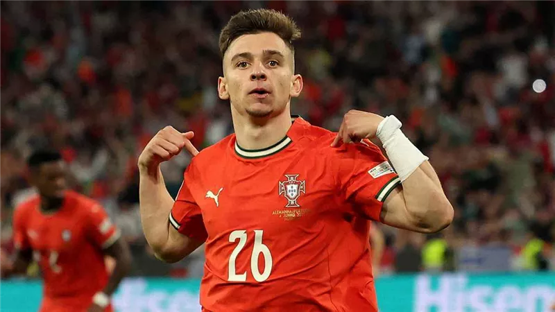 مقابل 45 مليون يورو.. يوفنتوس يحسم التعاقد مع كونسيساو