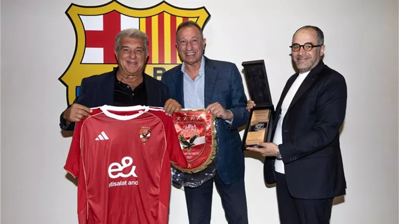 تفاصيل اجتماع الخطيب ورئيس برشلونة بشأن استاد الأهلي الجديد