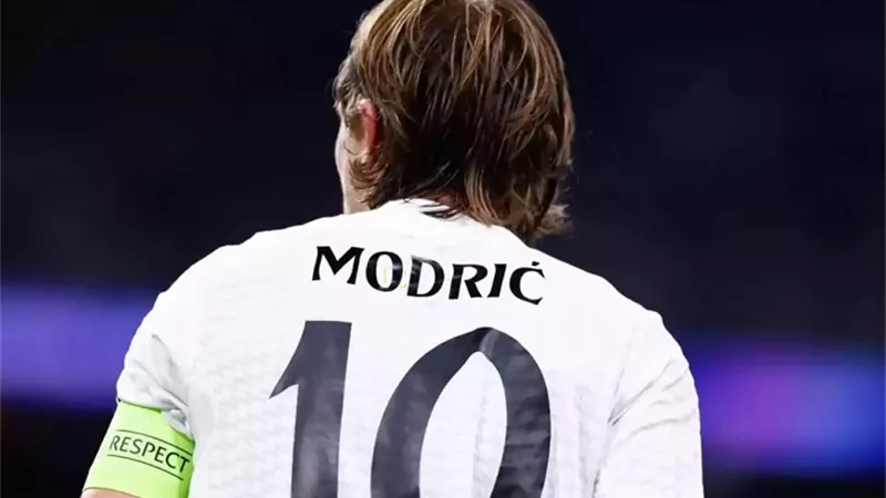 مهاجم ريال مدريد يقترب من إرتداء قميص لوكا مودرتيش