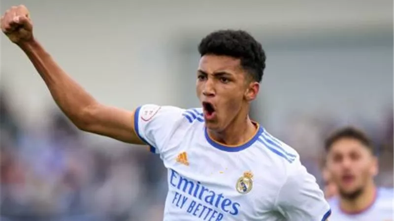 ريال مدريد يعلن رسمياً انتقال لاعبه إلى إلتشى