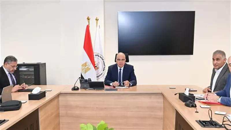 وزير الري يبحث مقترح استخدام المسح ثلاثي الأبعاد لمعاينة القناطر