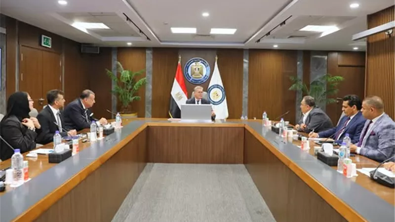 بدوي يؤكد أهمية الحوار المجتمعي في توضيح تحديات قطاع البترول والغاز