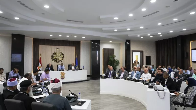 محافظ أسوان يشددعلى تطبيق الإجراءات الخاصة للوقاية من الحرائق