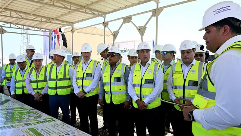 رئيس الوزراء يتفقد موقع إنشاء المحطة النووية بالضبعة