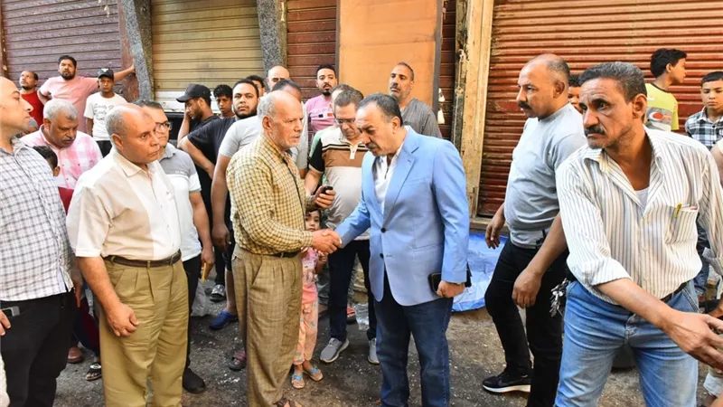 محافظ أسيوط يتفقد موقع حريق محل إكسسوارات تجميل بحي غرب