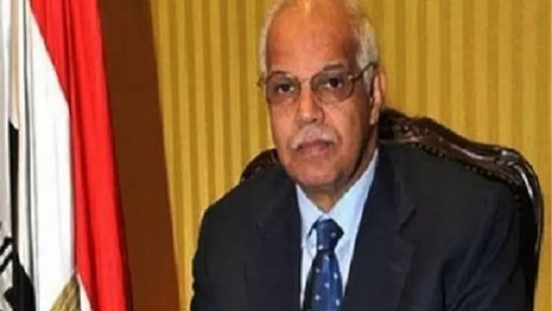 وزير النقل السابق يحصل على جائزة الدولة للرواد