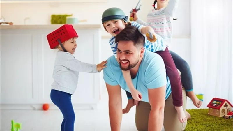 دور الأب في تربية الأبناء .. كيف تشجعينه على المشاركة؟