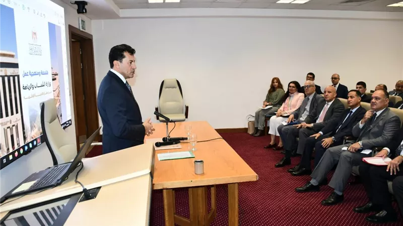 وزير الشباب يلتقى بالسفراء والبعثات المصرية بالخارج