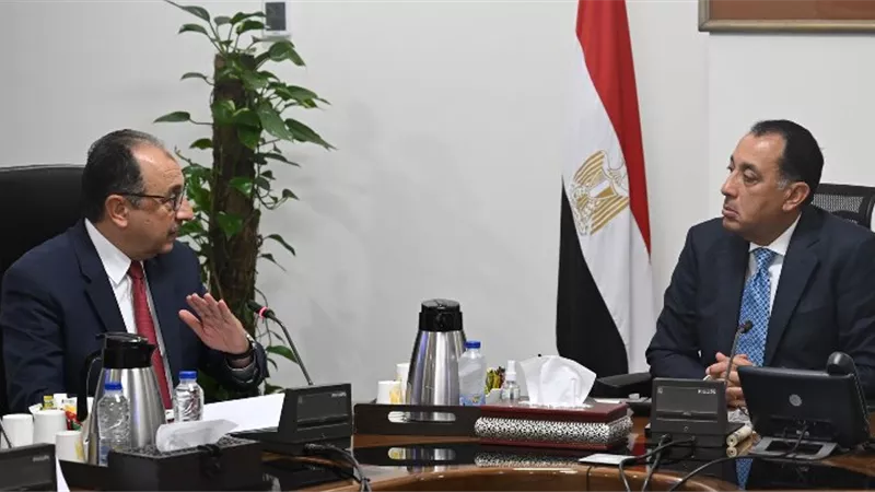 مدبولي يتابع مع وزير قطاع الأعمال العام عدداً من ملفات العمل