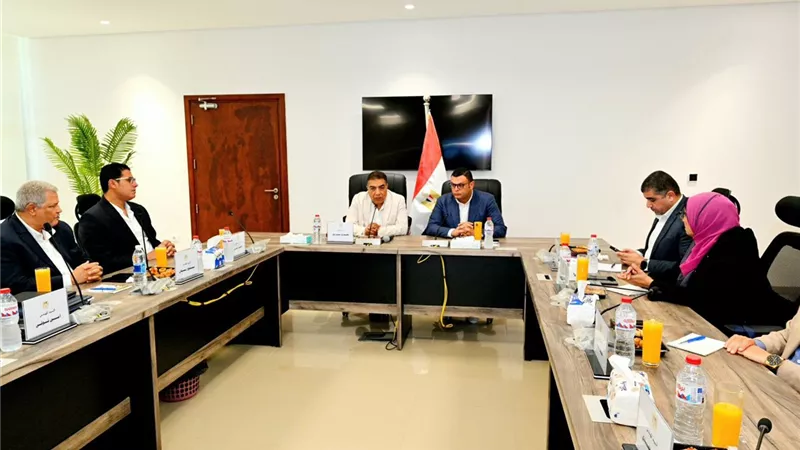 وزير الإسكان ومحافظ الدقهلية يتابعان مشروعات المنصورة الجديدة